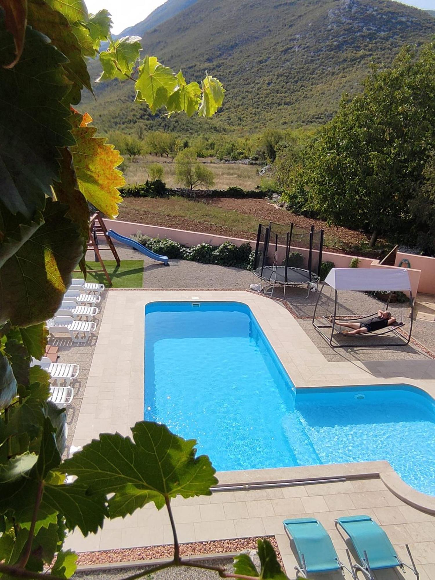 Holiday Home Perunika Zezevica Exterior photo